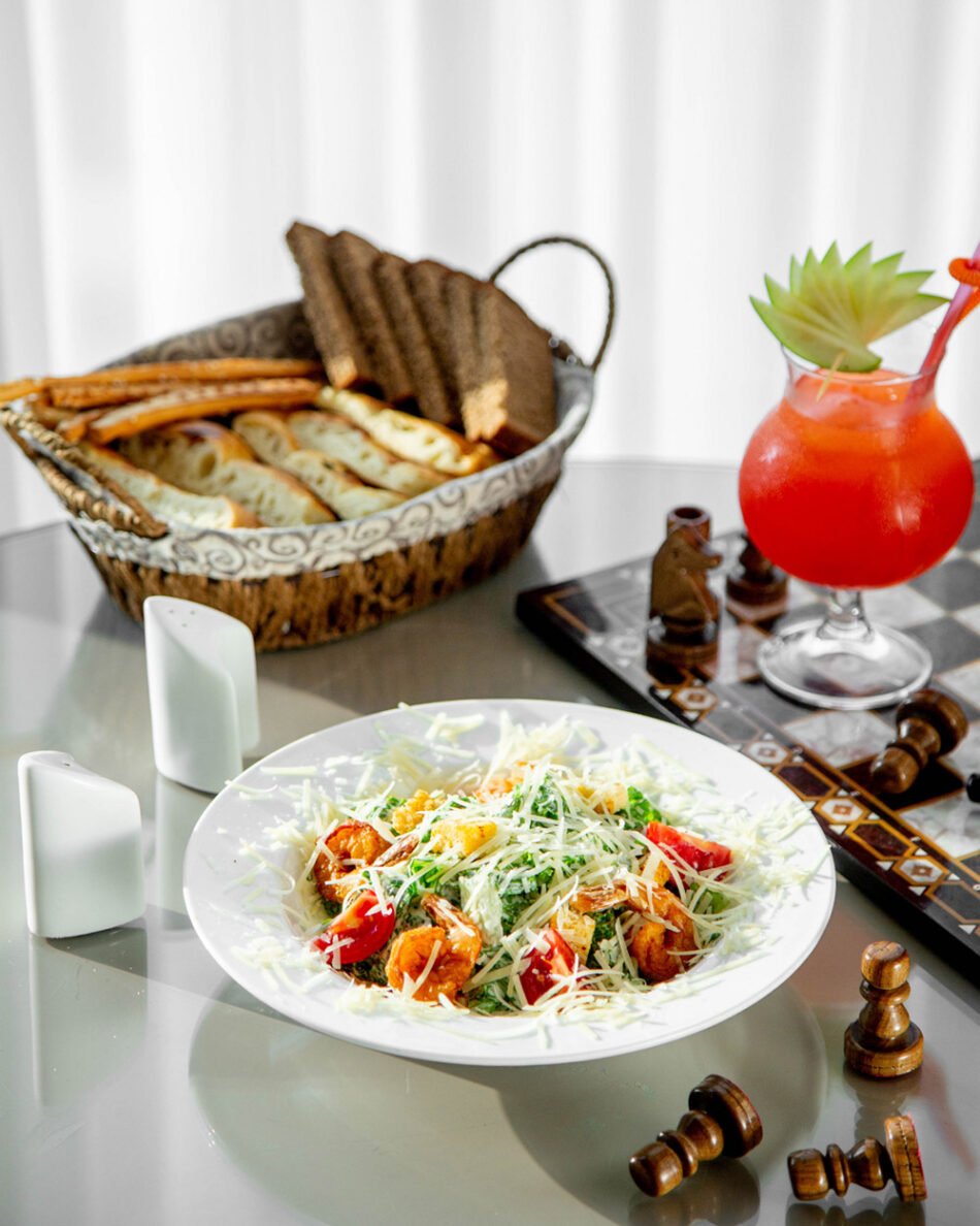 Enjoy flavourful pizza made with fresh toppings, rich sauces, and a crispy crust. Choose from classics like Margherita and Pepperoni or try customer favourites like Paneer Tikka, BBQ Chicken, and Tandoori Chicken Pizza